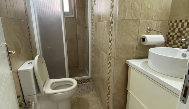 Cozy 2-bedroom condo with WiFi, AC in beautiful İzmir in İzmir