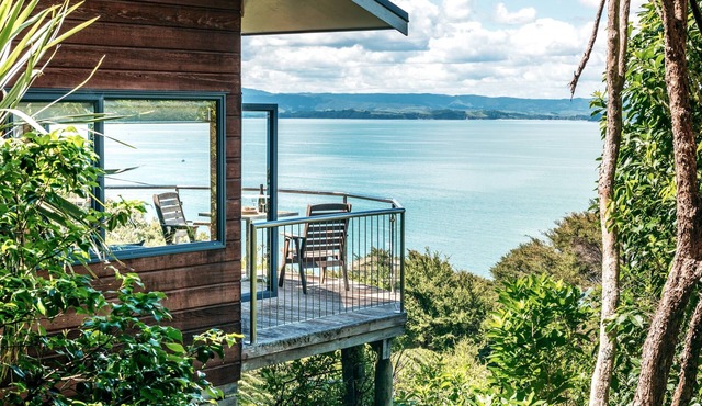 CrossTrees Chalet - Seaview - Waiheke Holiday Unit in Waiheke Island