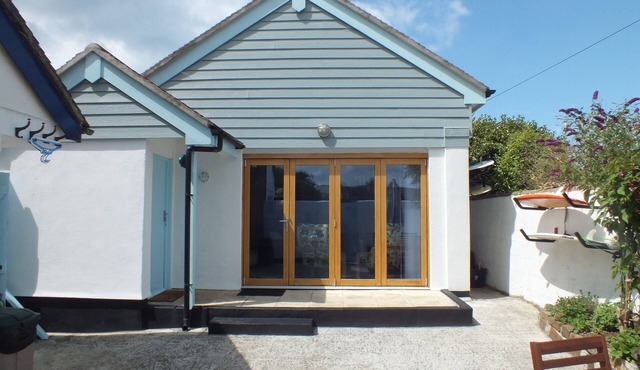 Delightful retreat, 3 mins walk to Widemouth Bay blue flag beaches & coast path in Widemouth Bay