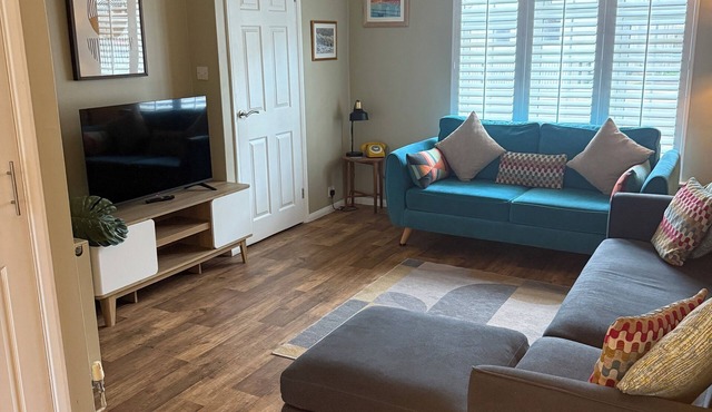Delightful seaside cottage, central, quiet with free parking. Sleeps 5. in Deal