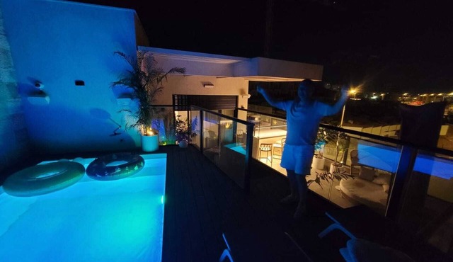 Eilat, Penthouse with pool, 4bed, living room, terrace, kosher BBQ for Passover in Eilat