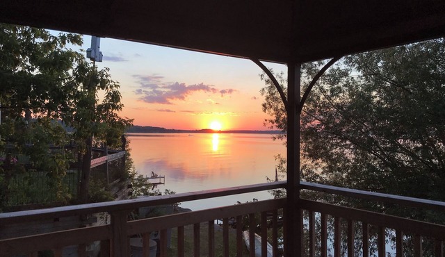 Escape to Rice Lake! Lake Front Cottage Bailieboro Fishing, Swimming, Golf, Yoga in Bailieboro