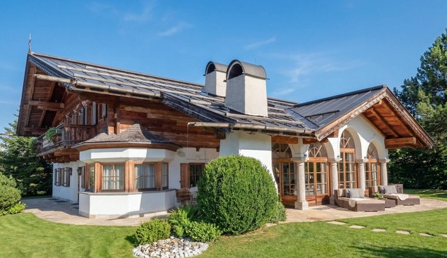 Exclusive dream villa near the ski lift, Tyrol in Sankt Johann in Tirol