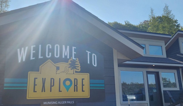 EXPLORE Munising Cottage 211 in Munising