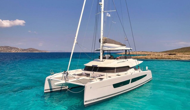 Floating Villa: Yacht Vacation with Captain & Chef - 10 Guests - 61 Ft in Άλιμος