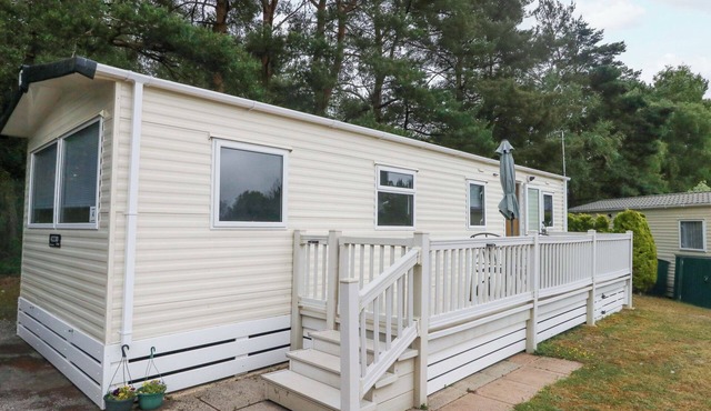 FOXGLOVE 4, pet friendly, with a garden in Ferndown in Ringwood