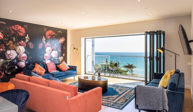 Fulmar - Beachside House with Terrace Hot Tub & Fantastic Views in Portwrinkle