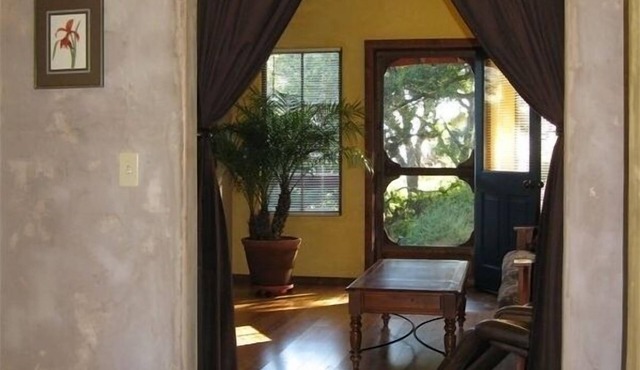 Gem of a cabin with craftsman touches in a very lovely setting with internet in Carmel