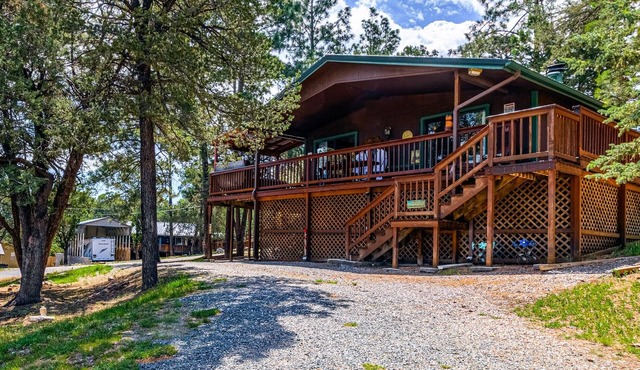 Hidden Treasure | Strike Gold w/Hot Tub Nights, Cozy Cabin Charm & Pet Friendly in Ruidoso