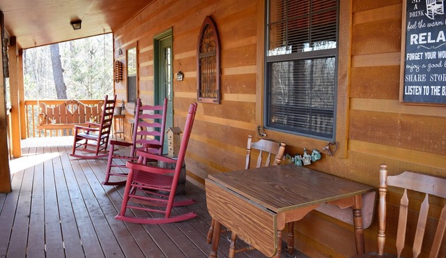 HIGHER GROUND - 2 bdrms with king & 2 private baths, gas fireplace & more in Sevierville