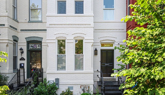 Historic Row House, 2 Blocks to Convention Center & Metro in Washington