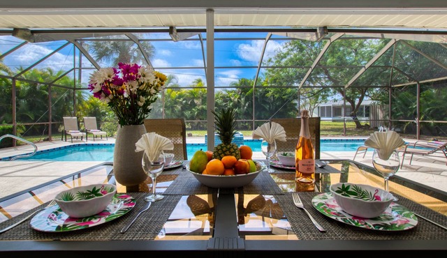 Holiday home with large heated pool - south exposure in Cape Coral