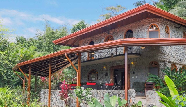 House in Tropical Eden Walking Distance to Beach in Dominical