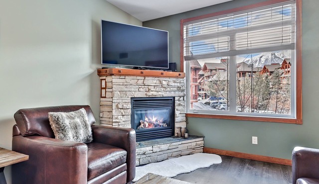 Inviting Condo – Hot Tub & Relaxing Atmosphere! in Canmore