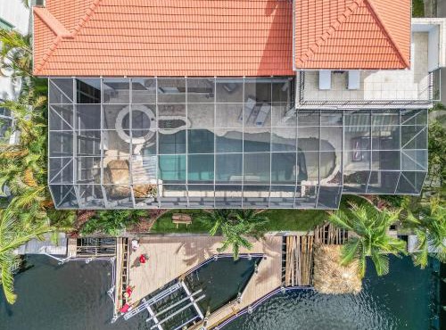 JUST WOW! Experience Luxury! Gulf Access, Pool & Spa, Dock, Tiki- Villa Waterfront Wonderland in Cape Coral