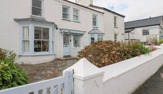 KELSEY, family friendly, character holiday cottage in Portscatho in Truro