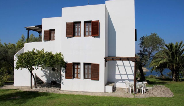 Komfortable holiday apartment with terrace directly at the sea, Wifi | Ormos Pan in Ormos Panaghias