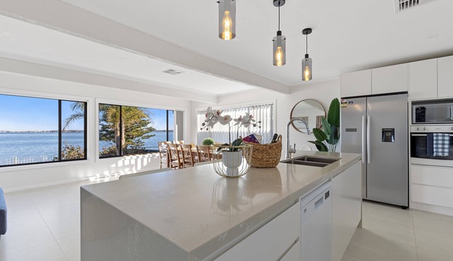 Lakeside Luxury Buff Point in Buff Point