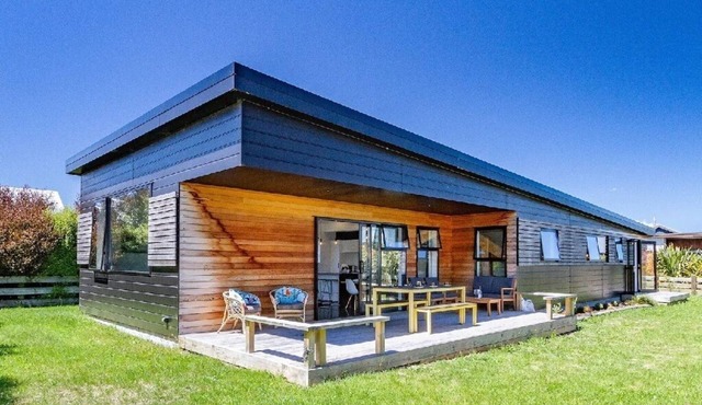 Large & cosy mid century modern Mountain luxury in Ohakune