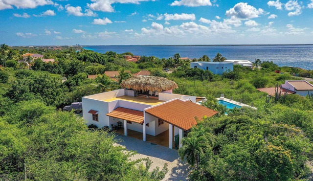 Latitude Adjustment - Ocean View, Surrounded by Bonaire Nature! in Kralendijk