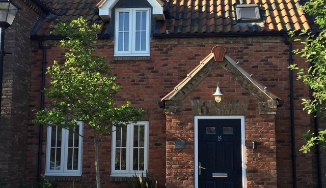 Lavender Cottage, WiFi, holiday complex, Leisure facilities, direct beach access in Filey