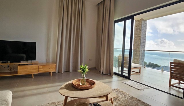 Lily Holiday Apartments - A Modern Sea-View Apartment with AC near Au Cap Beach in Au Cap