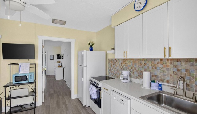 LOCATION!Lovely Venice Villa 2 min walk to beach in Venice