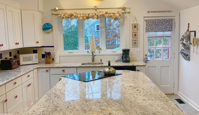 Lovely Dog Friendly Beach Home Close to Everything. in Eastham