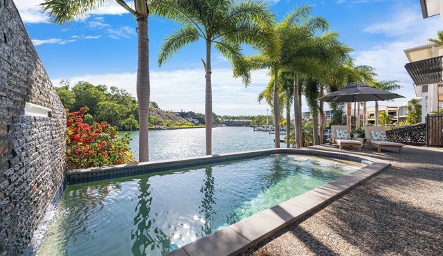 Luxe Bayview Oasis with Dream Waterfront Pool in Bayview