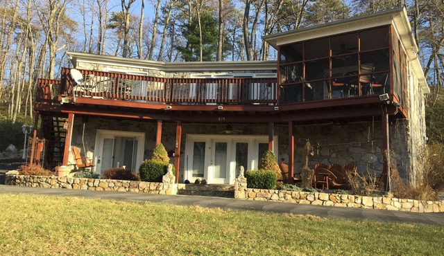 Luxury And Beautiful House With Amazing Mountain View. Perfect For Getaway in Berkeley Spring