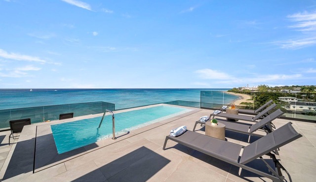 Luxury Romantic Beachfront Condo - Allure 102 in Brighton Beach