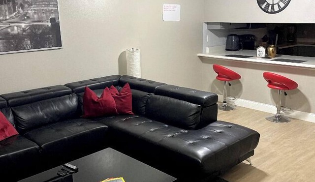 Modern 2 Bedroom Townhome Minutes from the Beach! in Fort Walton Beach