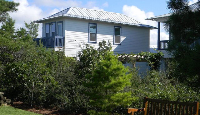 Modern cottage, short walk to Alys/Rosemary/private beach access in Rosemary Beach