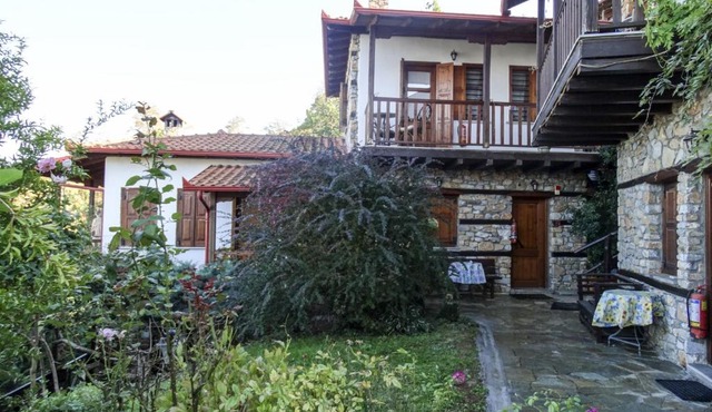 Nefeli in Palaios Panteleimon