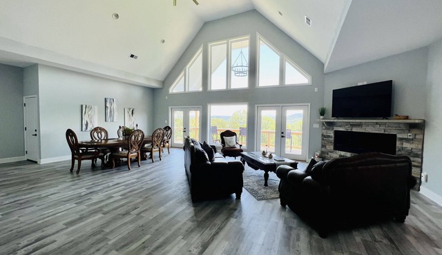 New! Private 5BR 5,000 SqFt Lake House on 7 Acres in Dandridge