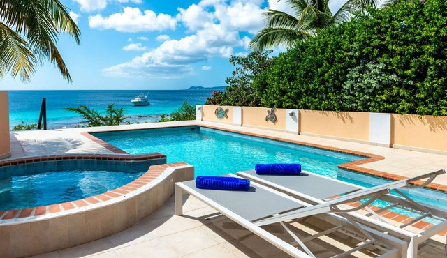 Oceanfront Villa, Direct Ocean Access, Private Pool in Kralendijk