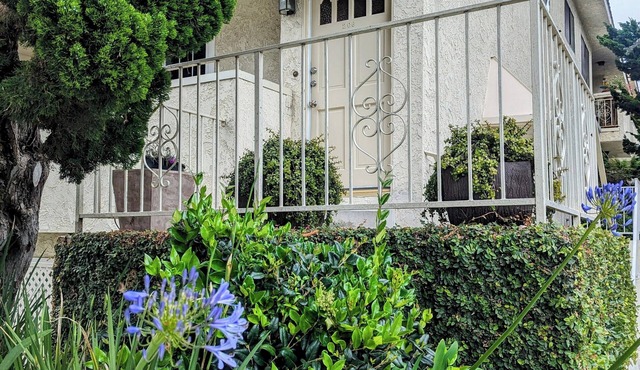 Outstanding Location. Spacious and Bright 2 Bedroom Condo. in Santa Monica