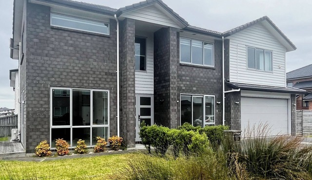 Parkside Elegance on Puoro St Near Shopping Centre in Auckland