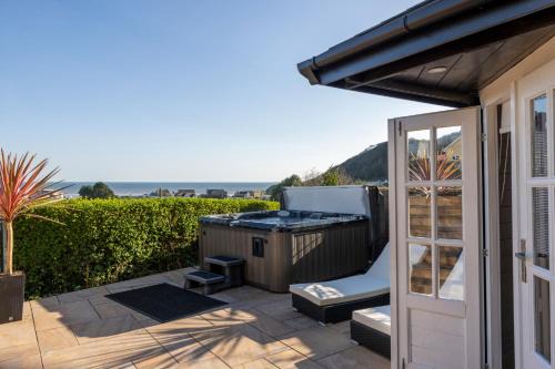 Pendine Sands Edith Villas - a luxury seaside home with beautiful sea views in Pendine