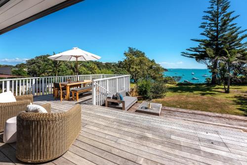Picnic Bay Vista - Be My Guest Waiheke in Putaki Bay