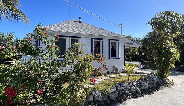 Pirates Den - generator, cable TV and WiFi in Man-O-War Cay