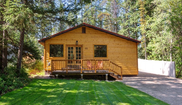 Premier Location-The Cozy West Glacier Cabin in West Glacier