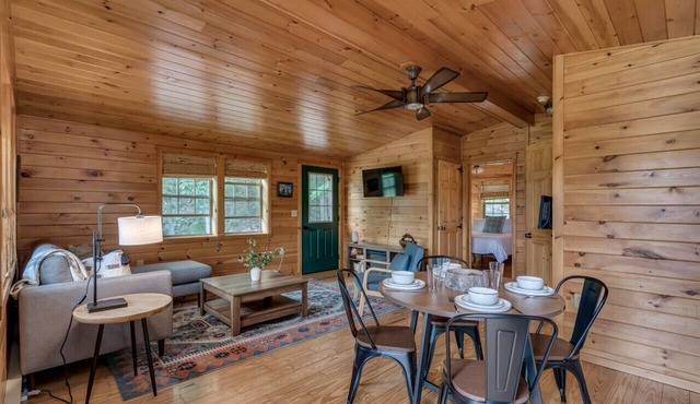 Private Cabin in the Woods-Close to all amenities in Wellesley Island