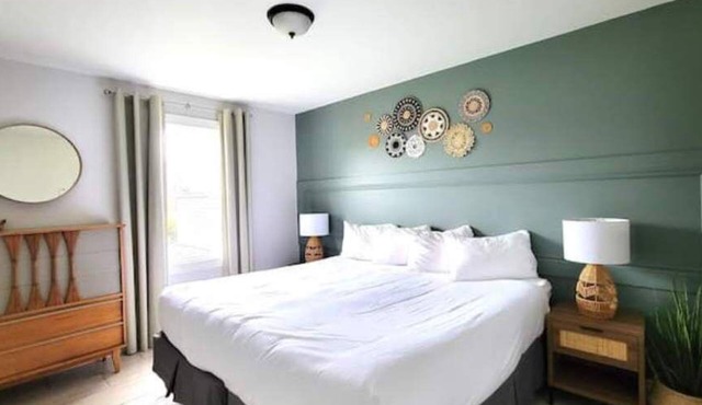 Private hot tub, secluded golf view villa. Pet Friendly! in Stanley Bridge