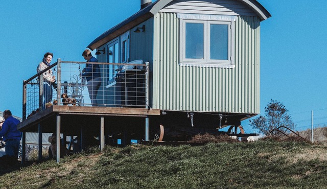 Rustic Range Retreat @ Charlotte's Hut Stay, Relax, Unwind & Reconnect in Georges Plains