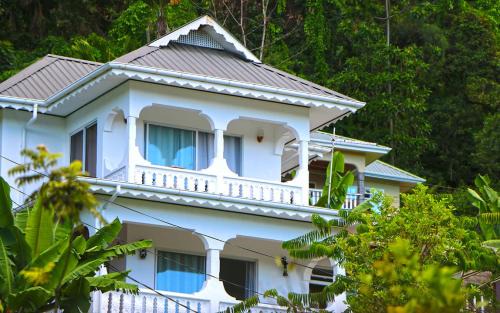 Saria Self Catering in Praslin