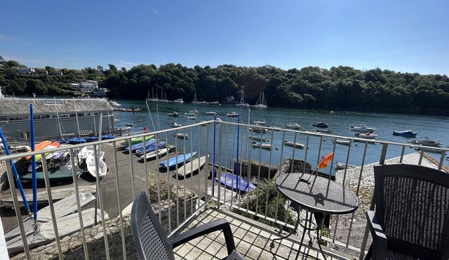 Seasteps - Four Bedroom Cottage, Sleeps 8 in Fowey