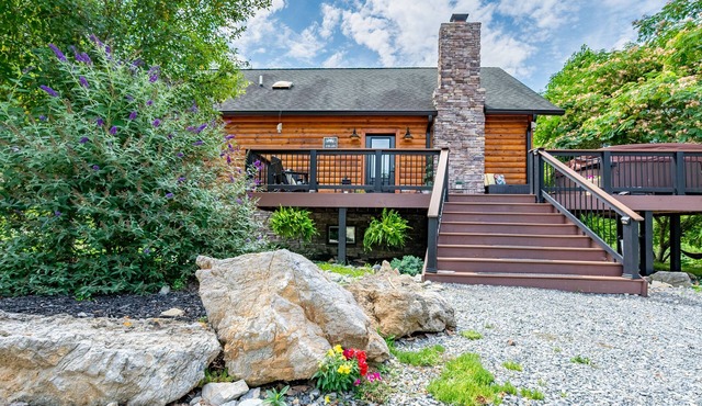 Secluded 5 BR Modern Cabin, 120 acres. New River Trail, Claytor Lake, VA tech in Draper
