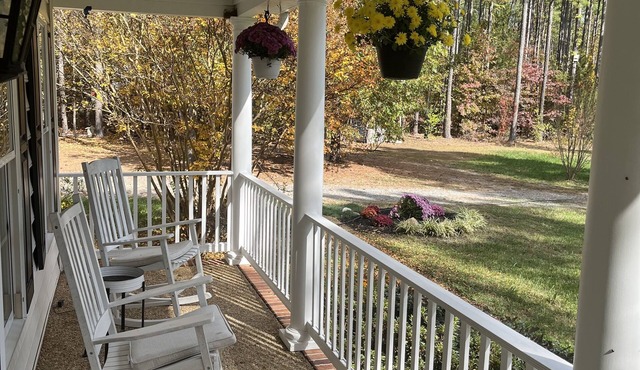 Serene Beautiful Farmhouse on ten acres of land, outdoor bonfire and attic in Beaverdam
