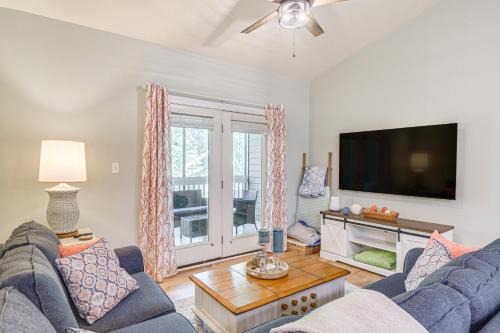 Snowbirds Welcome: Foley Condo w/Pool Access in Foley